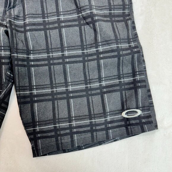 Oakley Bermuda Plaid Shorts Gray Golf Casual Active Wear Men’s Size 32W - Picture 3 of 12